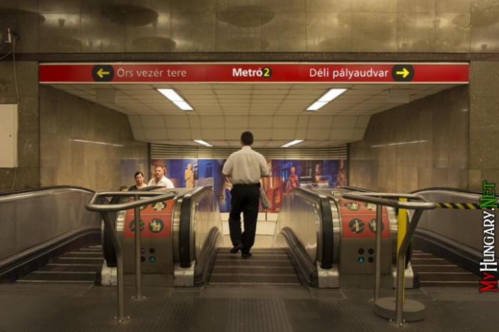 Станция метро на красной ветке (M2) в Будапеште
